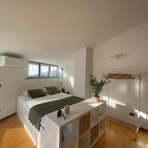 Charming Next To Fiera With Terrace And Parking Appartement Pero