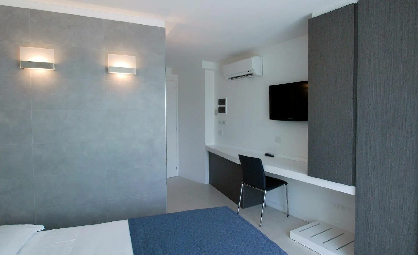Lungotevere Suite Rome 2*,  Italy